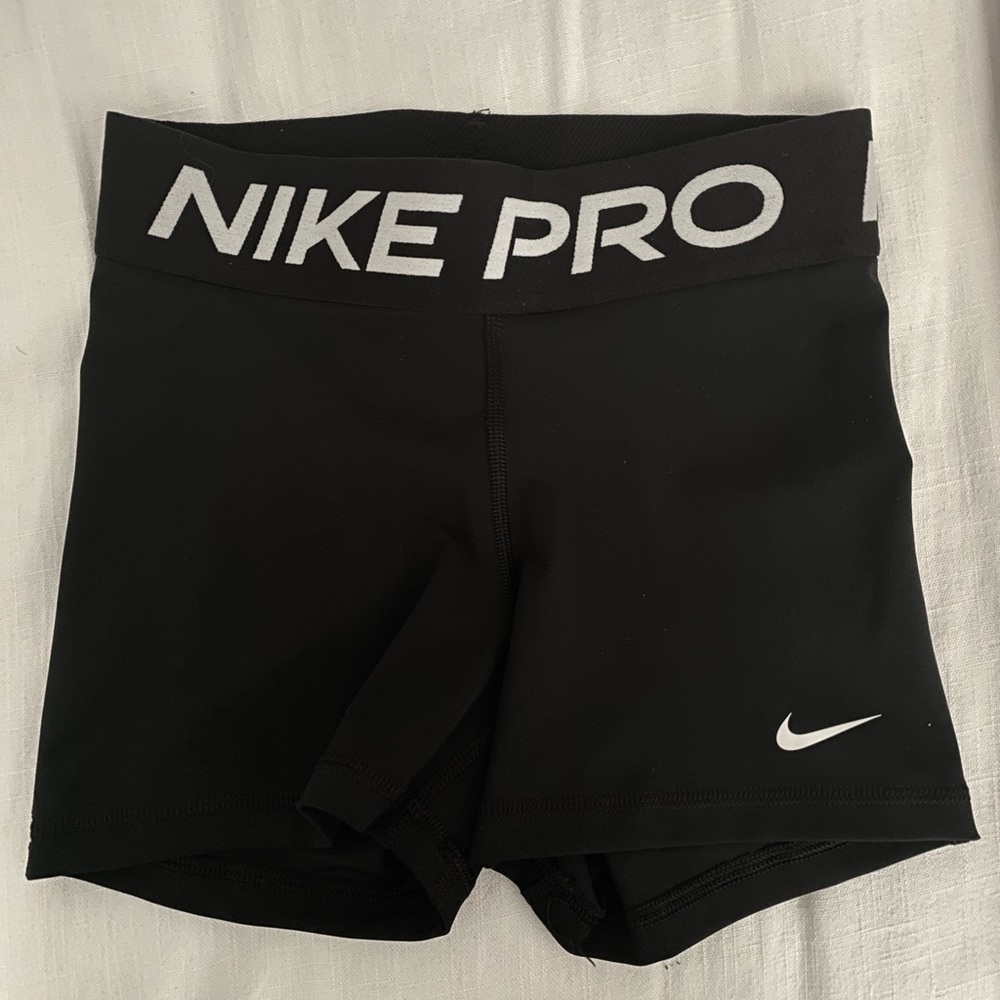 Nike Women’s Pro 3” Short✨